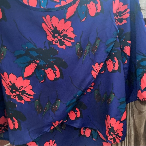 RUNWAY STORY BEAUTIFUL BLUE FLORAL HIGHLOW WITH WRAP STYLE FRONT BLOUSE SIZE M - Picture 5 of 11